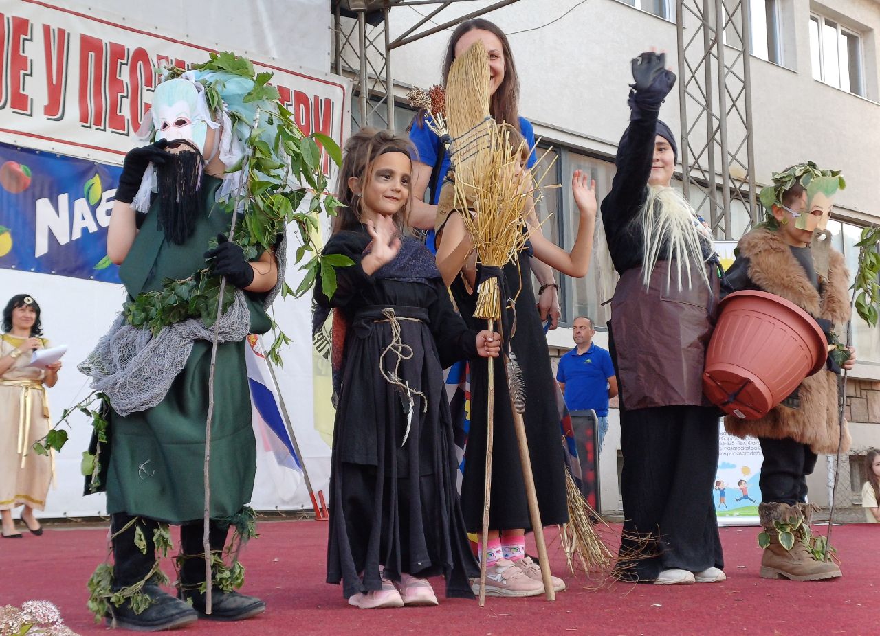 crnorečje u pesmi i igri