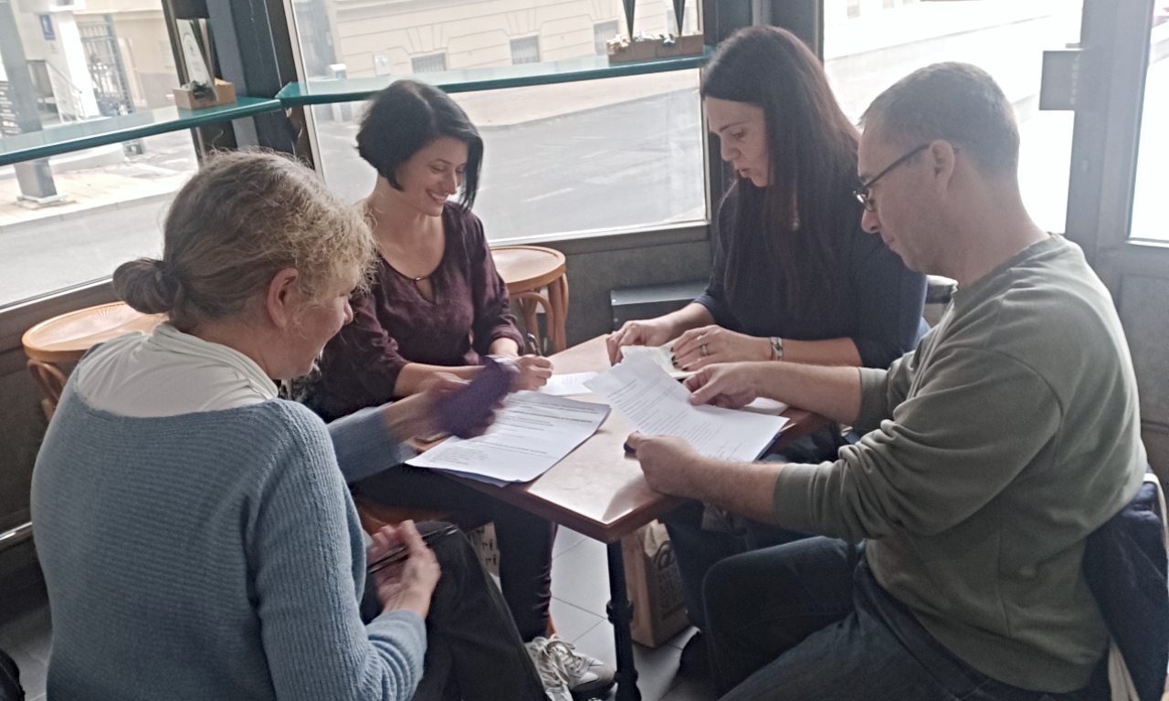 Prvi sastanak užeg tima projekta LHTMApp: Marija Vitas, etnomuzikolog (koordinator projekta), dr Iva Nenić, etnomuzikolog (stručni saradnik na projektu), dr Maša Vukanović, etnolog (konsultant) i Oliver Đorđević (menadžer projekta)